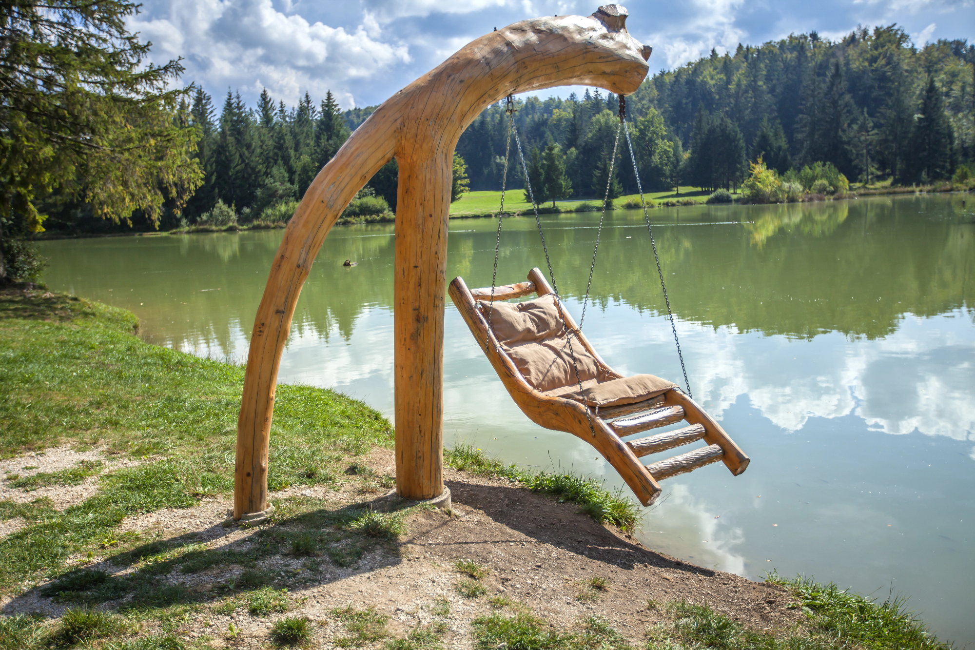 Nova oblika turizma kot je glamping slovenija privablja številne turiste