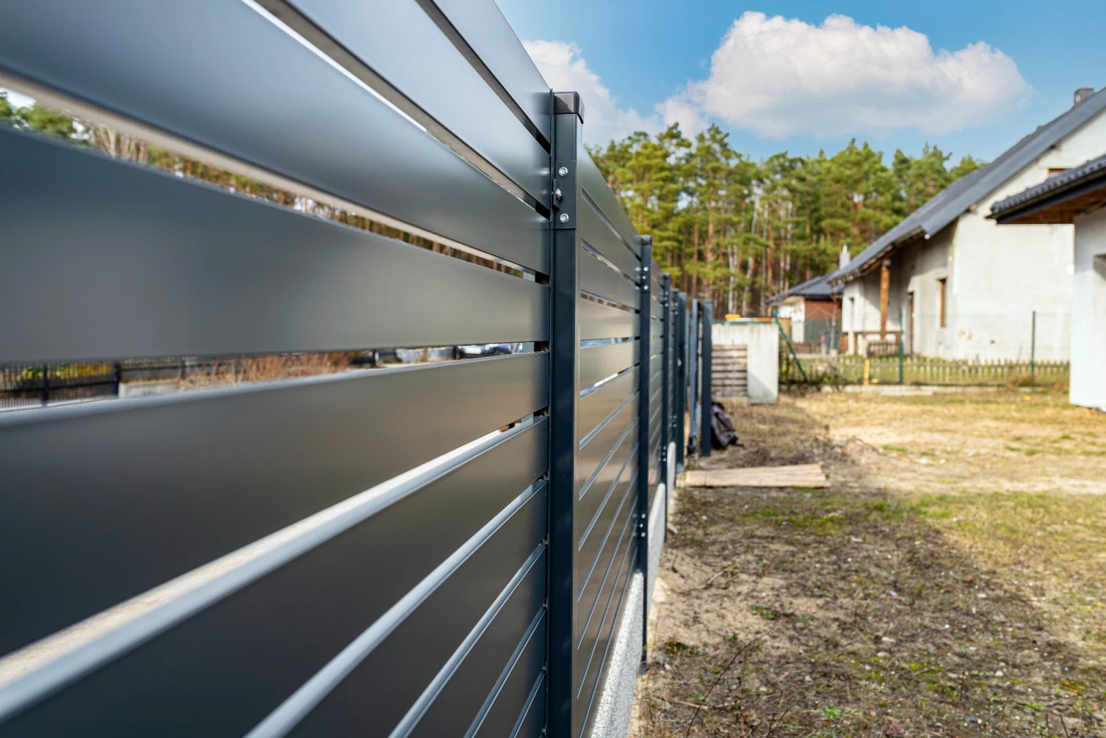 Panelne ograje preproste a zelo praktične